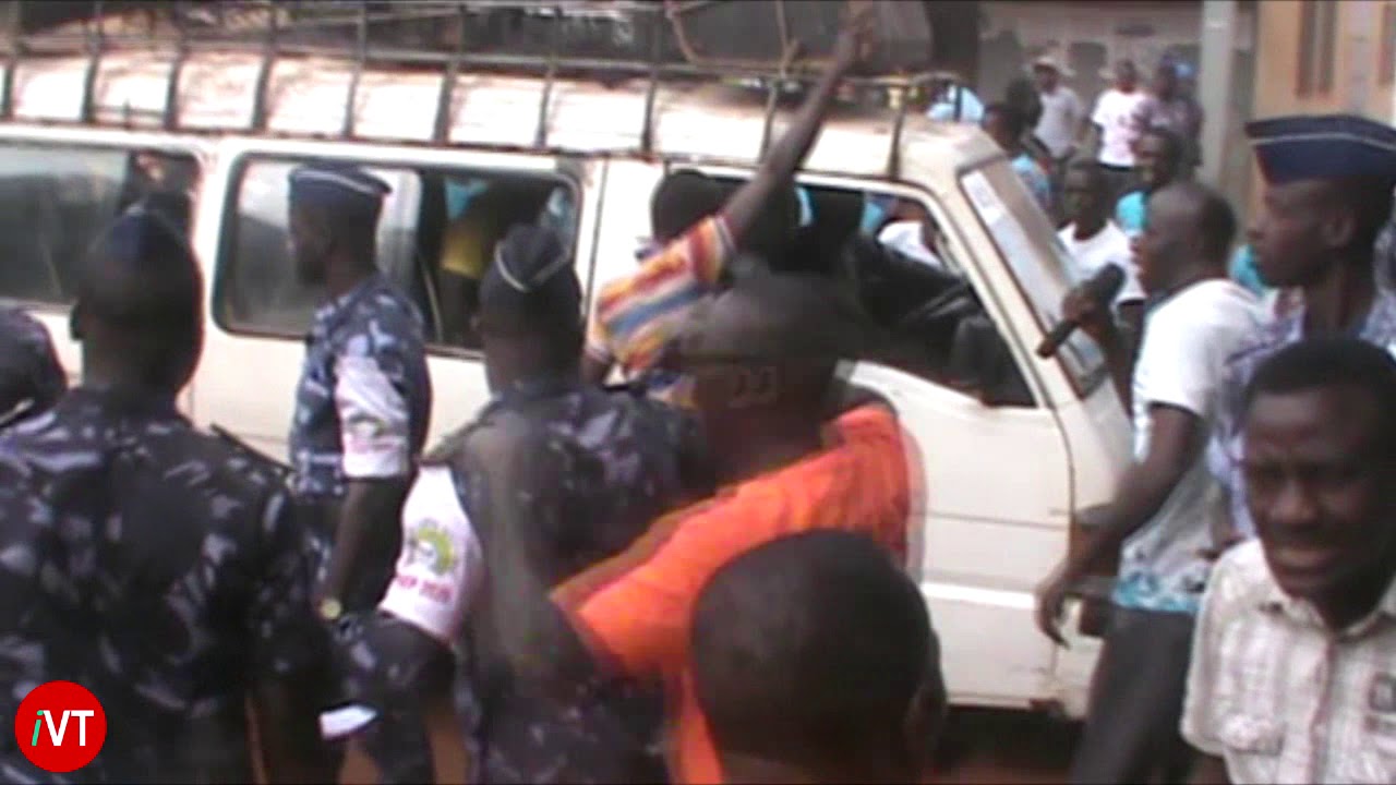 "Les miliciens Unir dans leur sale besogne."