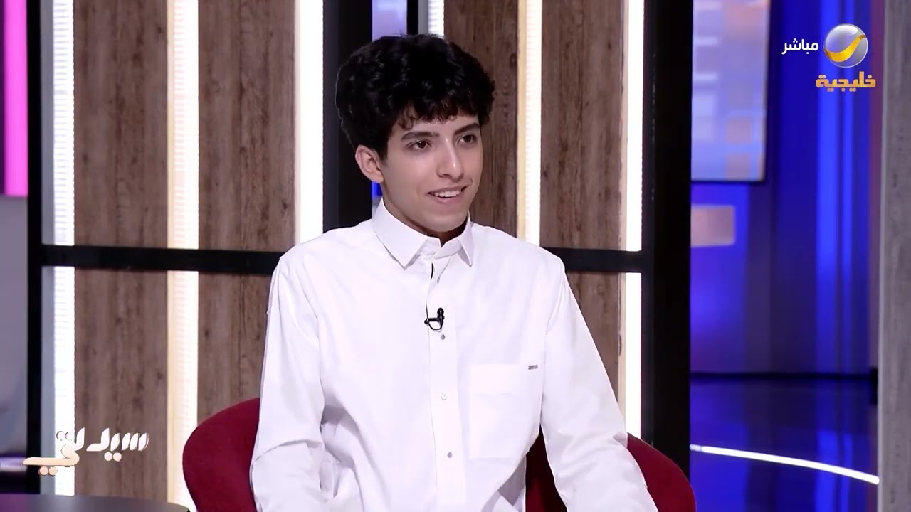 برسائل معبرة.. فنان تشكيلي يُجسد العواطف والمشاعر الإنسانية عبر لوحاته