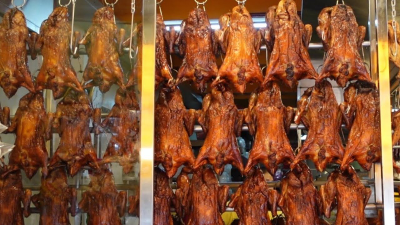 Quá khủng vua vịt quay Sài Gòn vỡ trận khách xếp hàng kín cả con đường