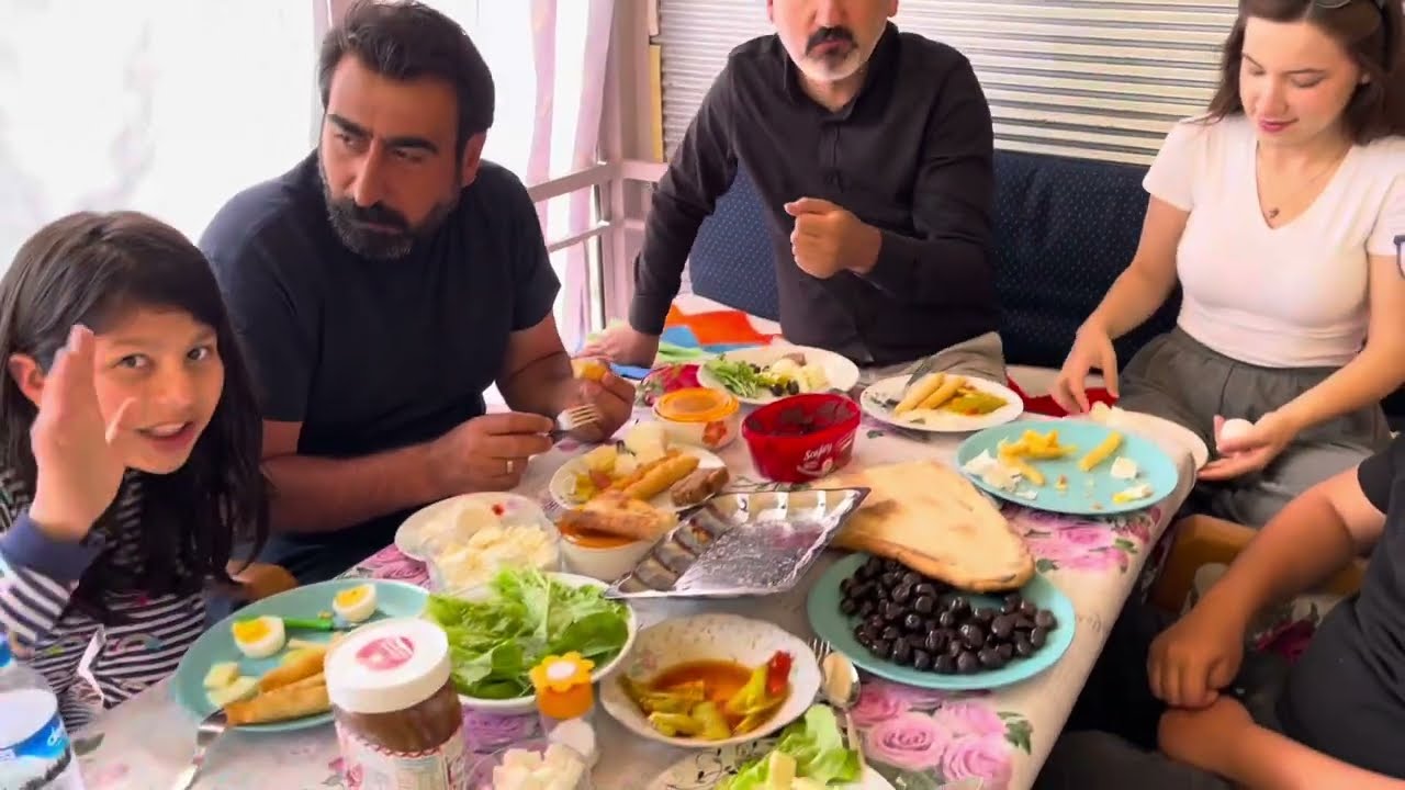 ERZURUM DİVANHÜSEYİN KÖYÜ GELENEKSEL BAYRAMLAŞMA / YÖRESEL YEMEK #erzurum #köydebayram #köyhayatı