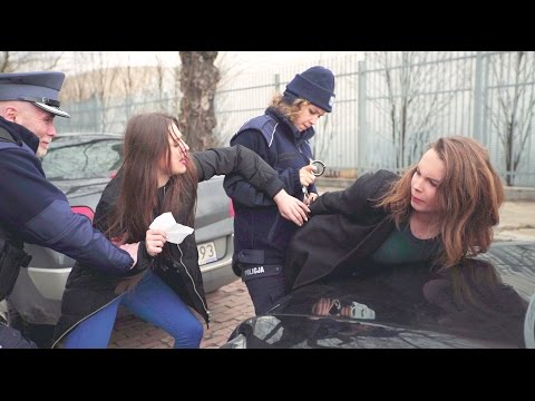 Wideo: Natychmiast Mnie Aresztuj! Najsłodsze Policyjne Dziewczyny Na Całym świecie