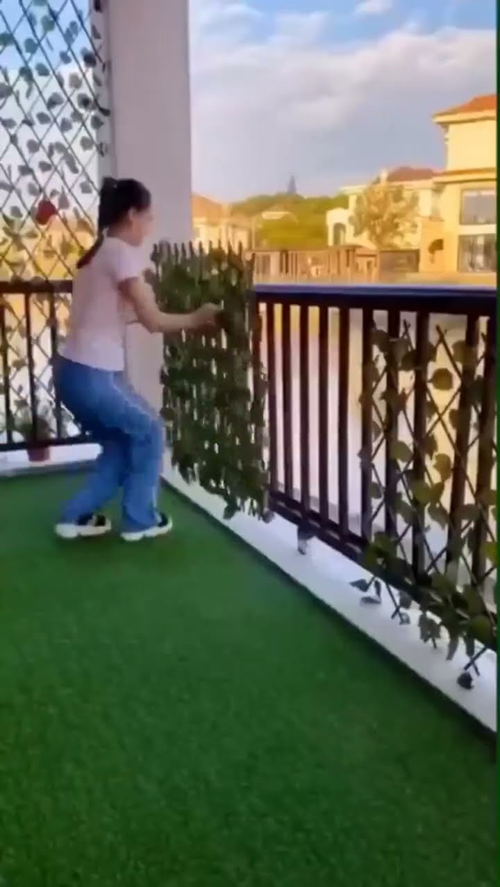 Adjustable Retractable Natural Looking Fence Cover