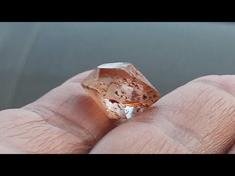 Vídeo: Os diamantes herkimer brilham?
