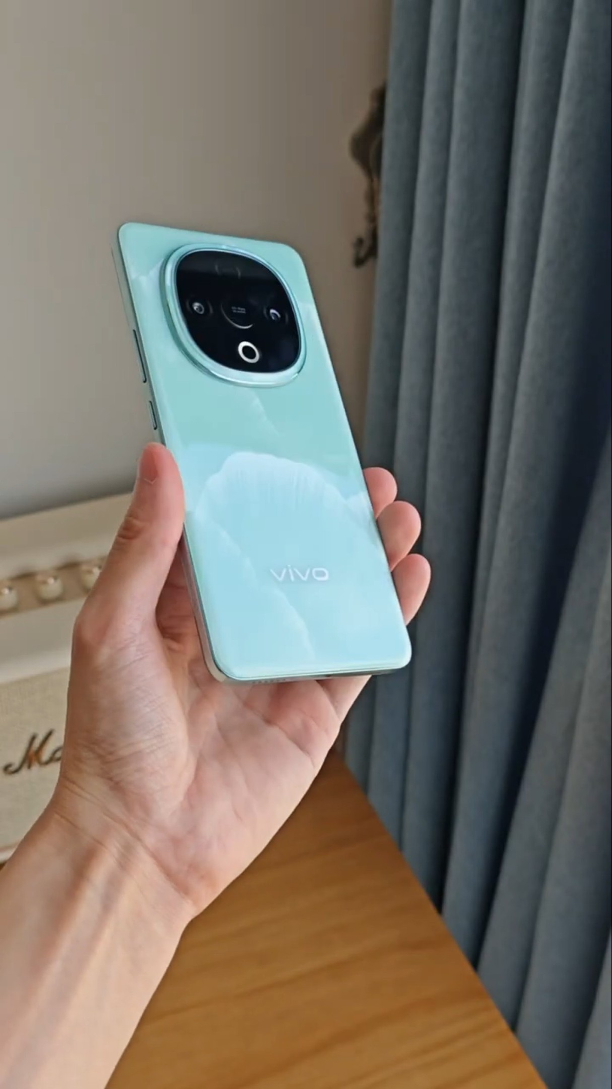 Vivo Y300 immersive unboxing! It features a large external speaker and long battery life. How does
