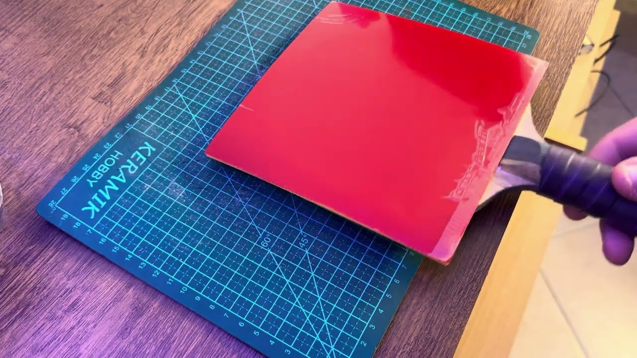 A Raquete dos Campeões: Montagem Profissional com Borracha Pino para Tênis de Mesa