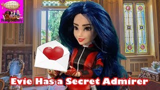 Evie Has a Secret Admirer - Episode 35 Disney Descendants Friendship Story Play Series