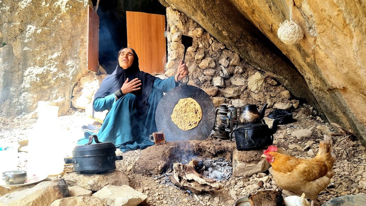 Homeless Grandma's Mountain Struggle: Cave Survival,Traditional Cooking & A Life After Disinheritanc