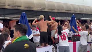 England Fans Sing Vindaloo Outside Atlanta Sports Bar @storyfulviral