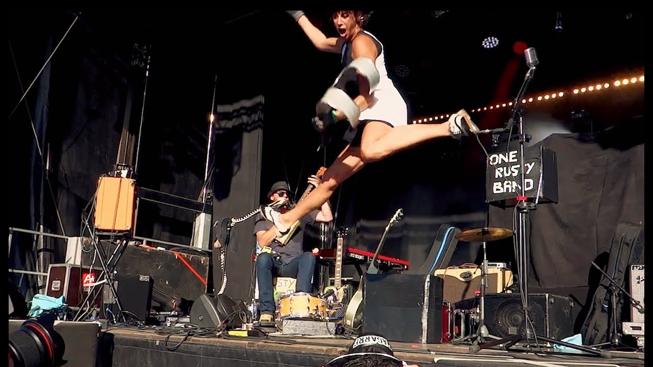 Obejrzyj ONE RUSTY BAND "TOO HOT" w YouTube Obejrzyj ONE RUSTY BAND "TOO HOT" w YouTube