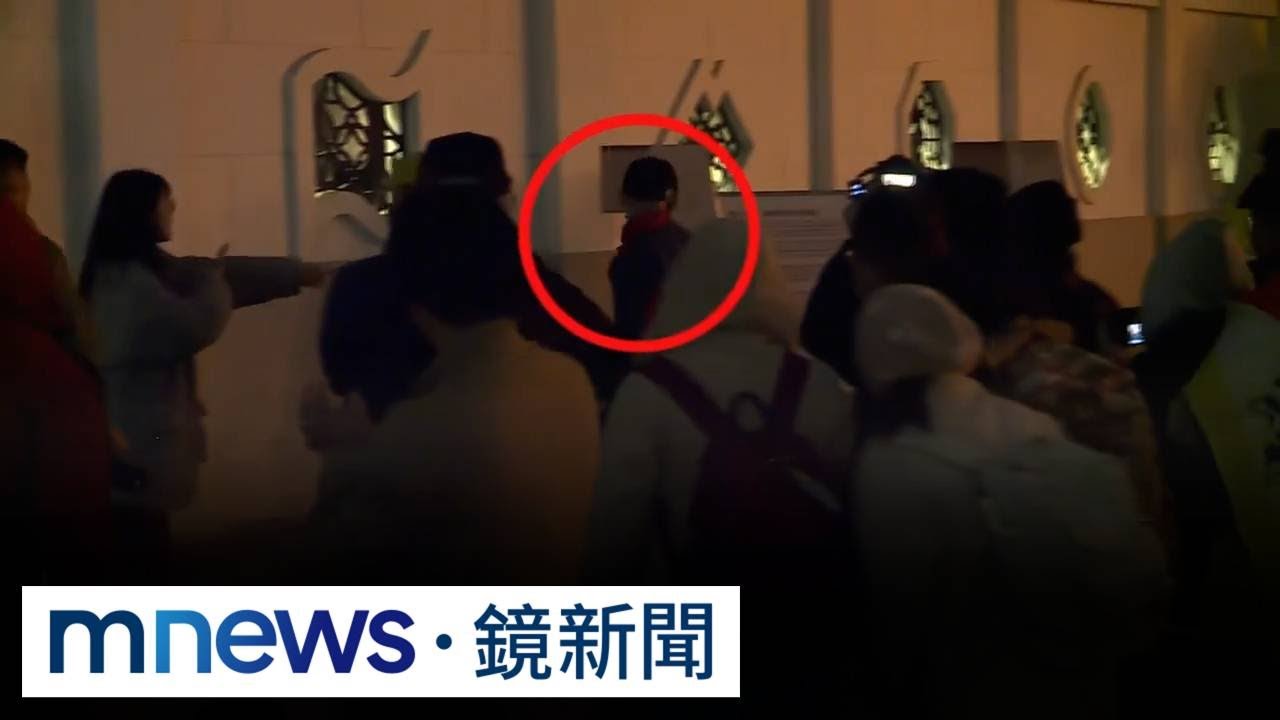 自由廣場集會意外　紅衣男突朝人群丟鞭炮驚魂｜#鏡新聞