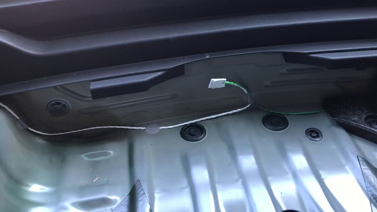 шкода карок, провода в багажнике - YouTube