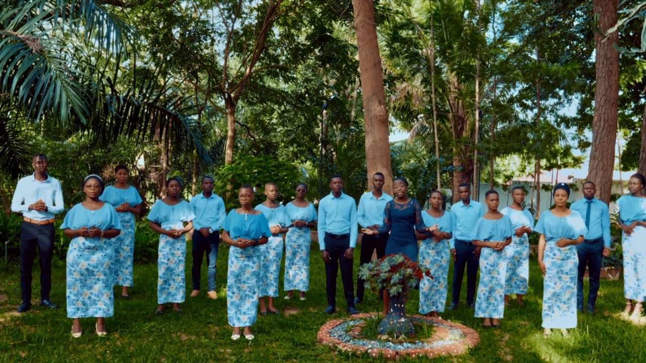 IBUNGILO YOUTH CHOIR MWANA MPOTEVU Oofficial video - YouTube