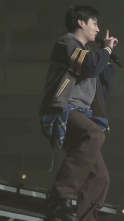 Jungkook reaction when he cant hear ARMYS Golden Live on Stage #jungkook #goldenliveondtage #golden