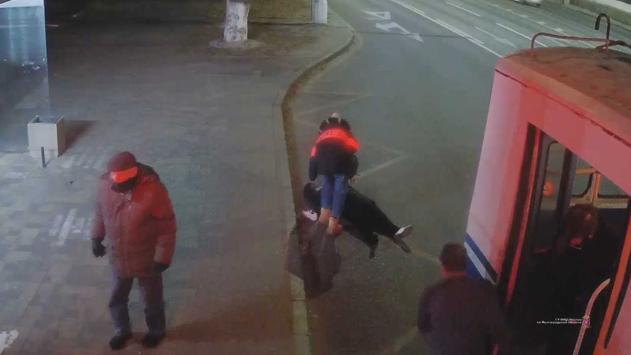 В славянске троллейбус с десятками пассажиров попал в дтп с грузовиком