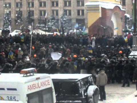 Киев покидают дипломаты