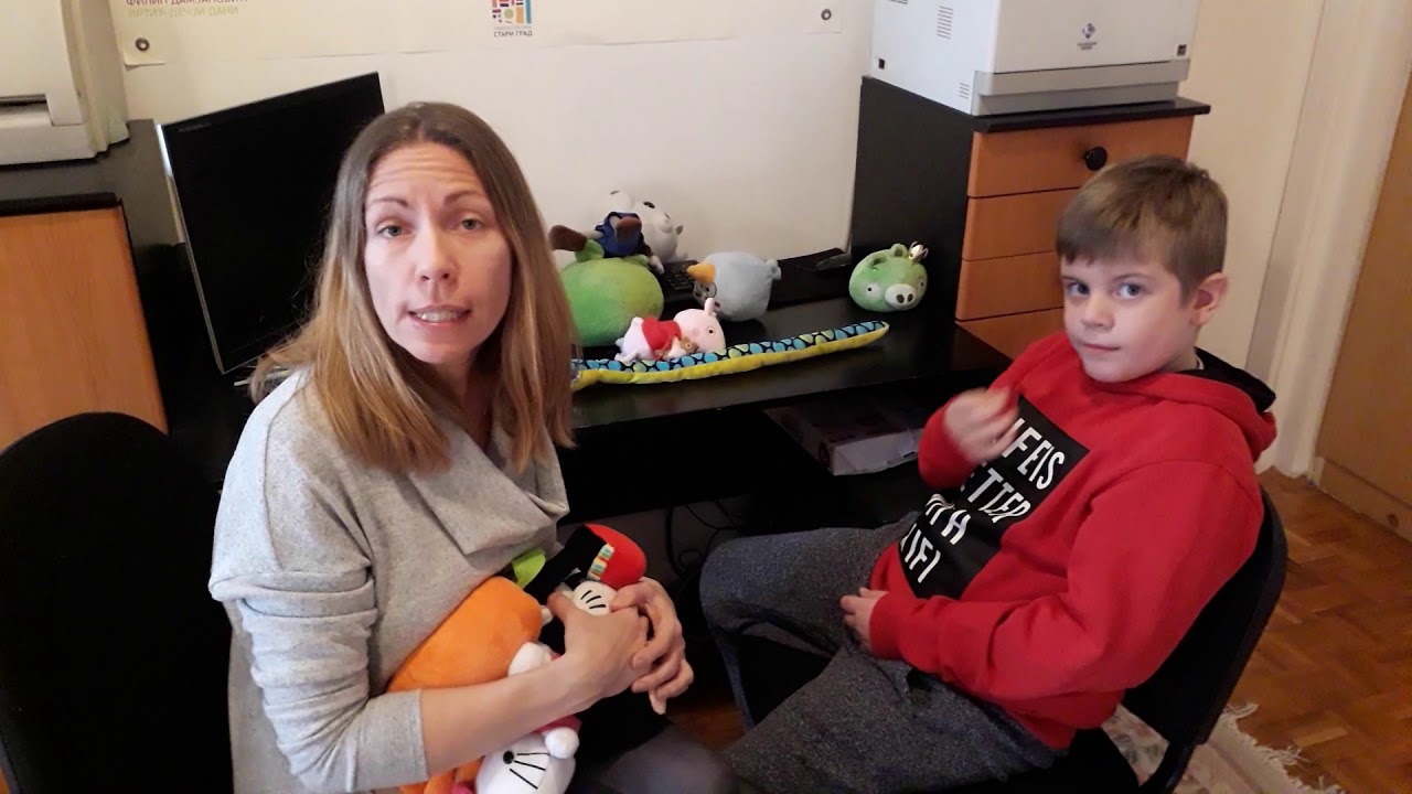 Uvod - What is this? Who is this? What color is this? - Engleski za decu