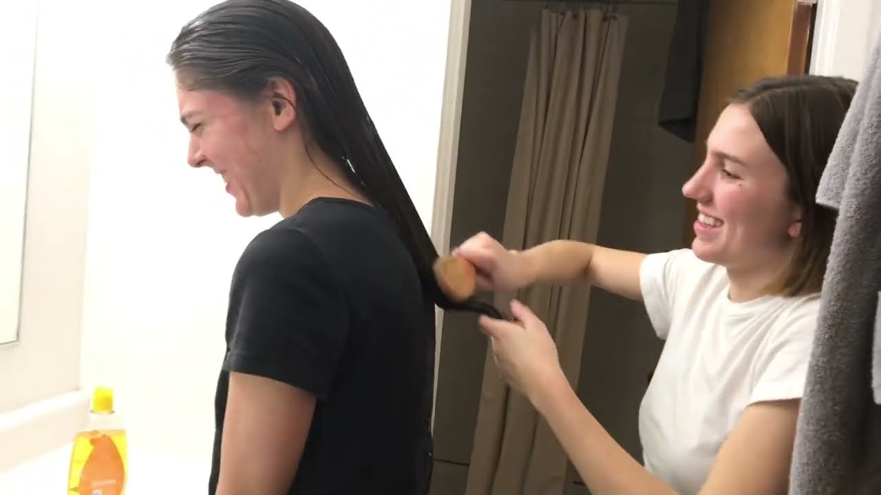 Мэдди Садси моет волосы ASMR