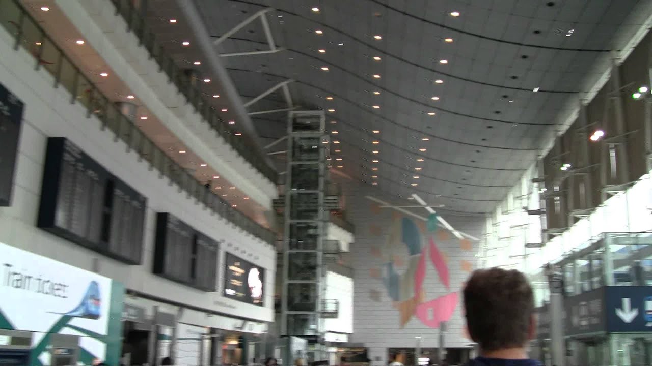 (HD) Walking in a Hong Kong Train Station (Central) - YouTube