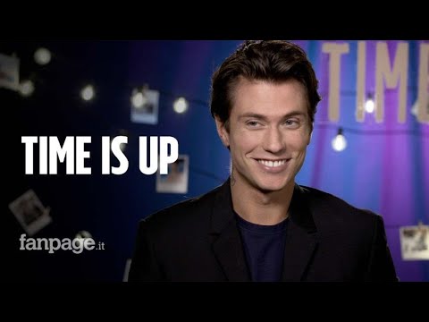 Time is up film, Benji: "Tra me e Bella Thorne scene intime naturali, nessun problema a toccarci" Episode cover