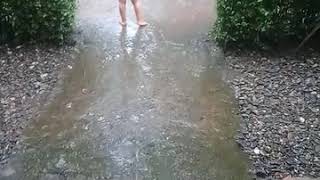 Anak Bidok Mandi Hujan