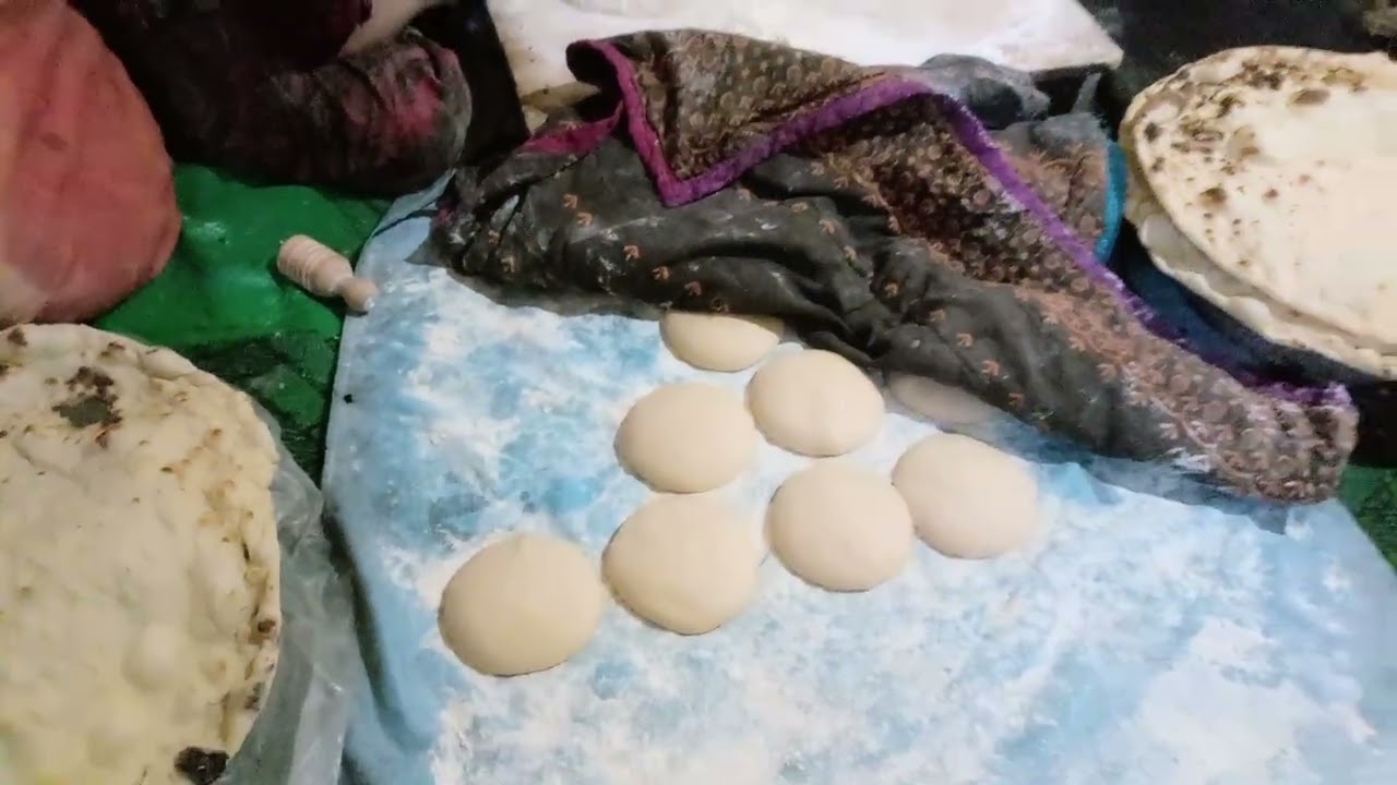 بیری مظلوم نان پخته کدن یاد گیرفته کم کم👏👏👍🙏🛎