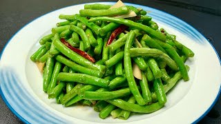 The best homecooked method of stirfried beans is simple, the color is green, fragrant and deliciou