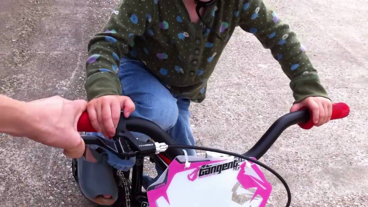 6 and 2 Yr Old Kids Practicing on BMX Race Bikes 2 YouTube