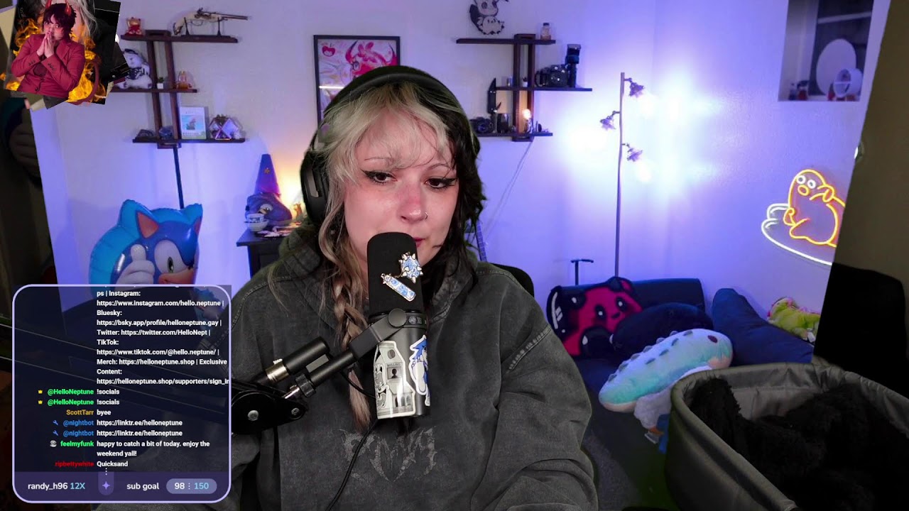 ROMANCING A ROACH? 😳 TRYING A STRANGE JAPANESE DATING SIM 😅 FINISHING THE SCOURGE 😈 !discord