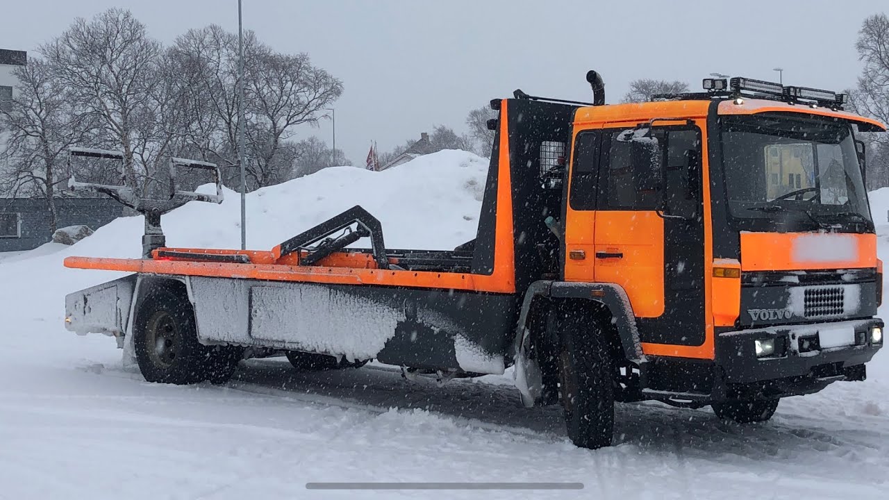 First Arctic roadtrip with the old Volvo FL6 Tow Truck