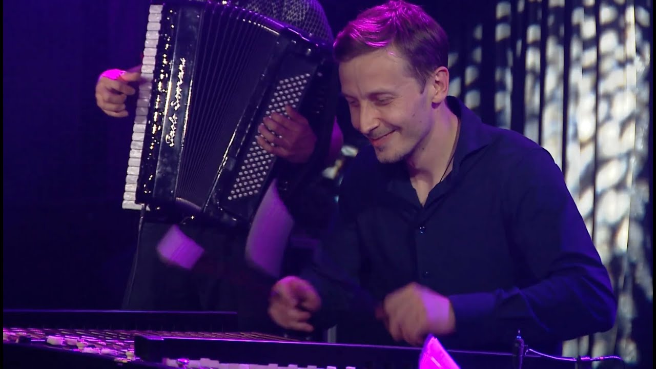 Taraf de Akácfa - Hora de la Bolintin / Sârbă de joc din Constanța / Sârba oltenească / Briu