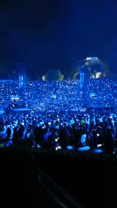 ARMY WAVE @ BTS WORLD TOUR 'LOVE YOURSELF:SPEAK YOURSELF' AT ROSE BOWL PT70/106