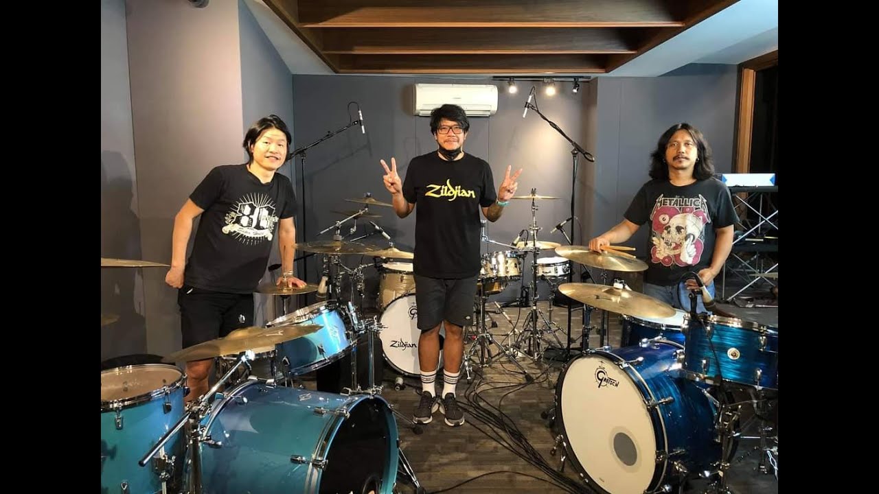 3คนเคยอัดกลองให้พี่เสกโลโซ และพี่ต่อก็เคยอัดกลองให้บอดี้สแลมชุด1และ2 [พี่ยุ่น&พี่ต่อ&พี่ใหญ่] คลิป2