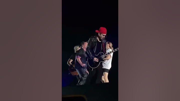 Airbag junto a Tan Biónica interpretando Arruinarse - En Vivo estadio Vélez Buenos Aires 2023