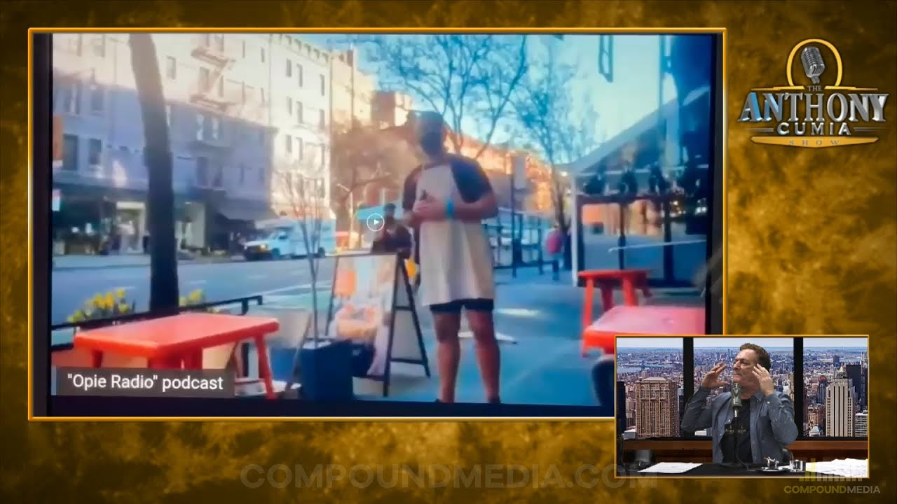 Опи беспокоит людей на улице