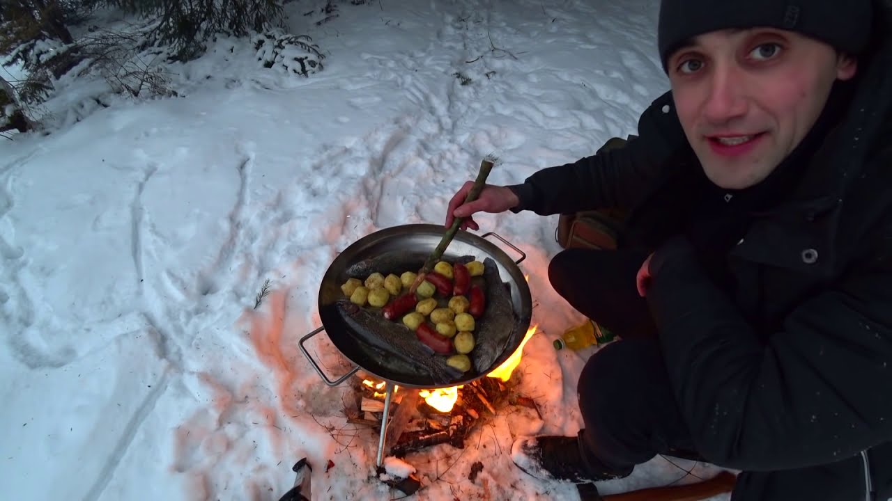 ВОТ ЭТО ЗИМНЯЯ РЫБАЛКА НА ФОРЕЛЬ ЖАРЮ ФОРЕЛЬ С КАРТОШКОЙ КАК КЛЮЕТ ФОРЕЛЬ ПОД ВОДОЙ