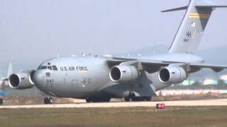 Boeing C-17 Lands And Then Goes Backwards (Globemaster)