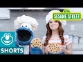 Sesame Street: Rosanna Pansino and Cookie Make a Snack!