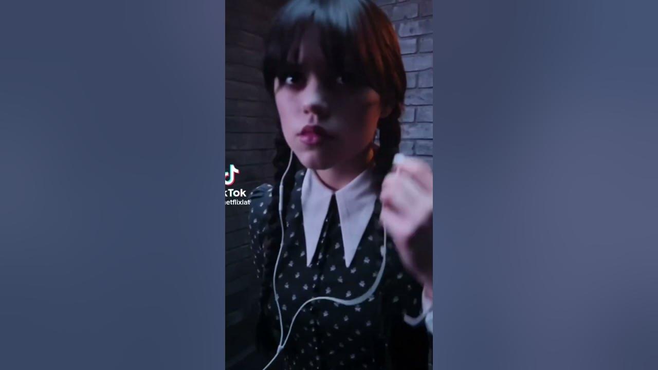Merlina Escucha musica Merlina Escucha musica