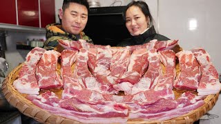Встаньте пораньше в Сычуани, чтобы пойти на рынок и купить 20 котлет свиной грудинки.