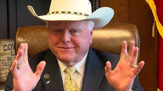 Texas Ag Commissioner enforces gender-based dress code
