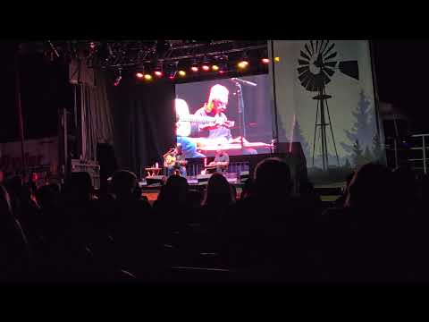 John Anderson sings