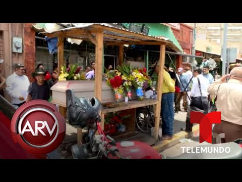 Madre hondureña vela a su hijo en plena calle por su pobreza | Al Rojo Vivo | Telemundo