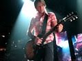 Keith Urban Gives a Stupid Boy Solo Guitar Lesson!