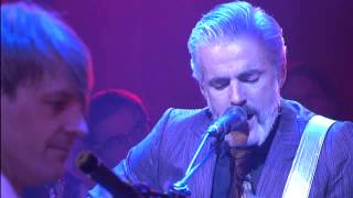 Video thumbnail of "Triggerfinger Off the Rack Live at De Wereld Draait Door"