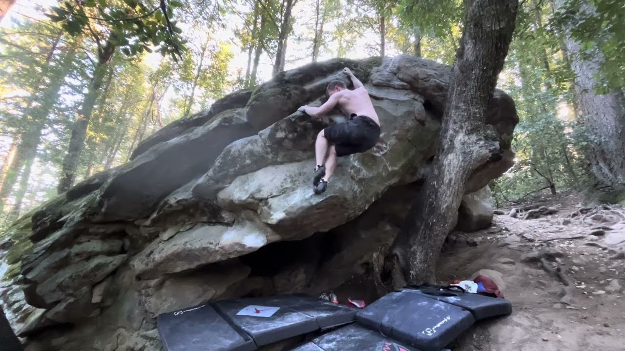 Mossy Frog V5 | Castle Rock Bouldering 
