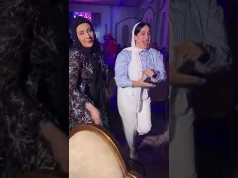 اصحاب العروسه المجانين