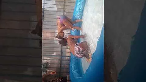 UM DIA NA PISCINA