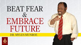 Dr. Myles Munroe's Guide To Living Confidently: FORGET THE PAST, PRESS TOWARD THE MARK