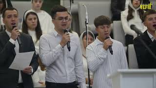 картинка: То не цвяхи так тримали на хресті - Група братів