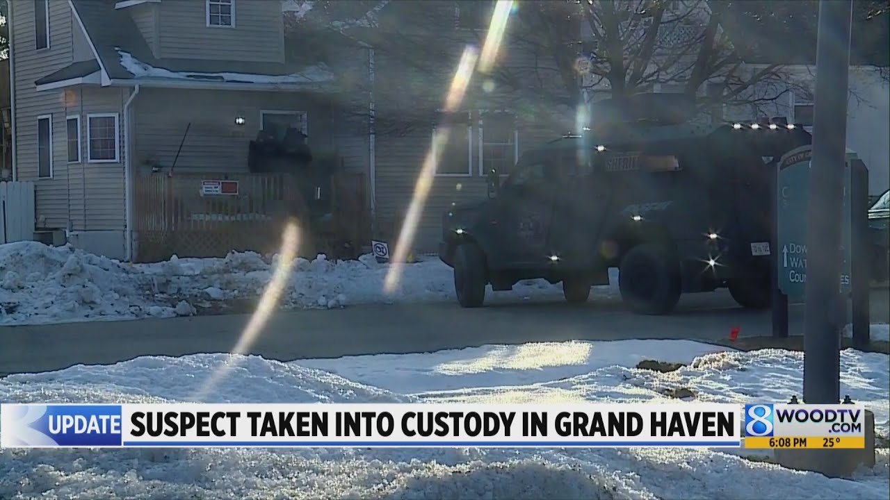 Suspect in custody after hourslong standoff in Grand Haven - YouTube